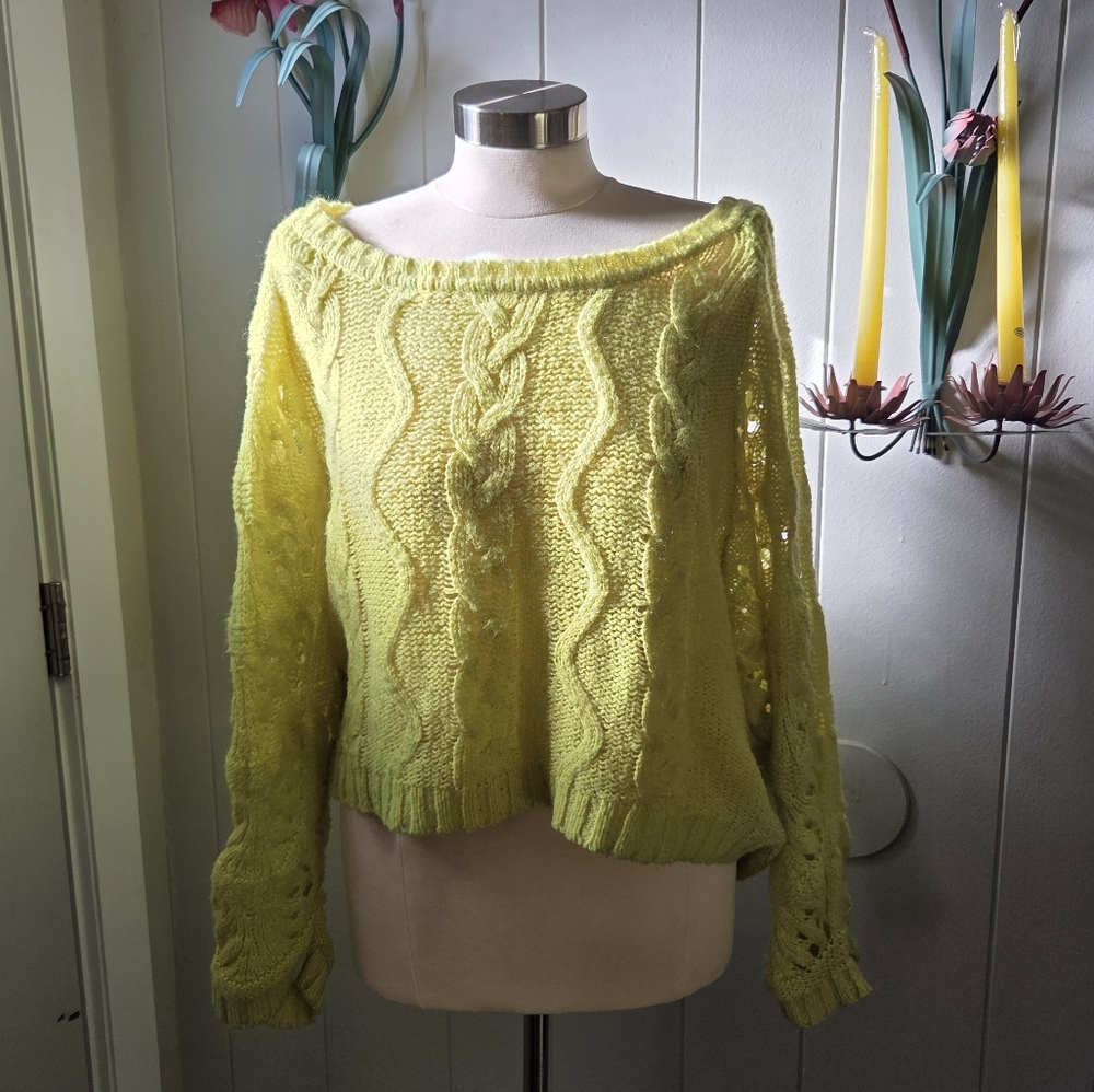 🪨 Xhilaration Off-the-Shoulder Lime Sweater